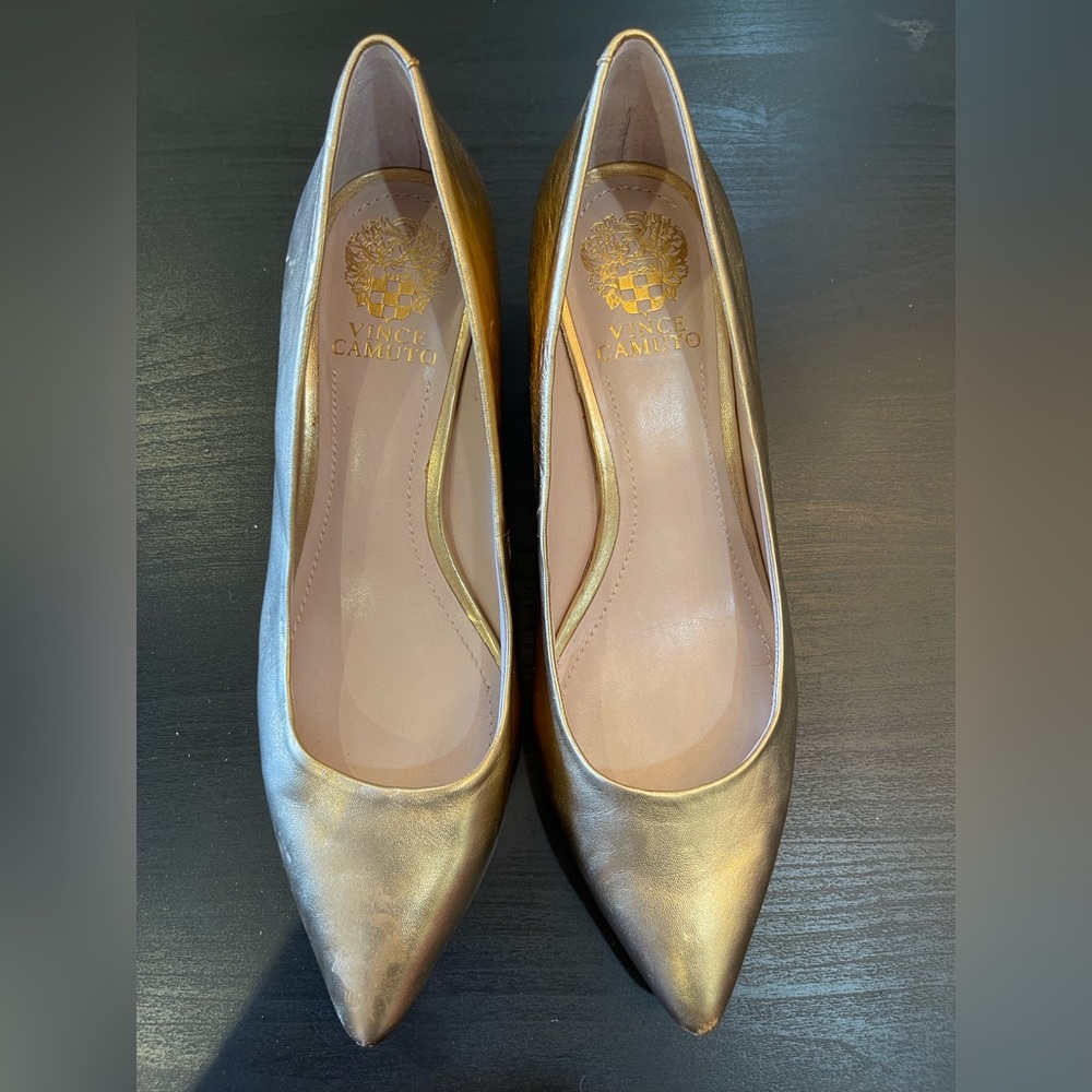 Vince Camuto Champagne Gold Point Toe Heels Size 8